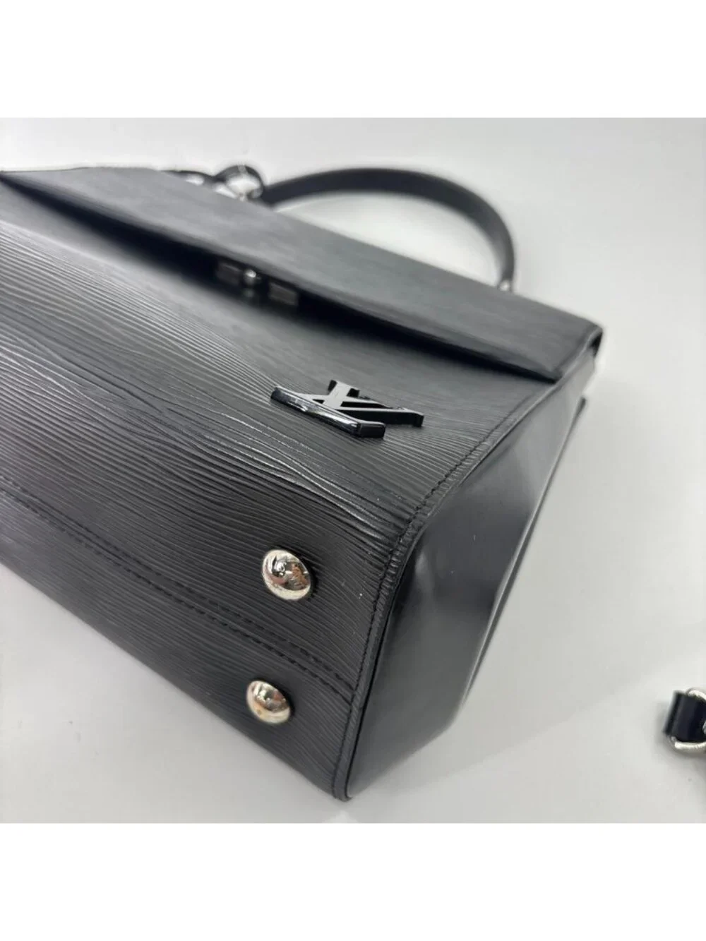 Louis Vuitton Epi Cluny MM Black Handbag